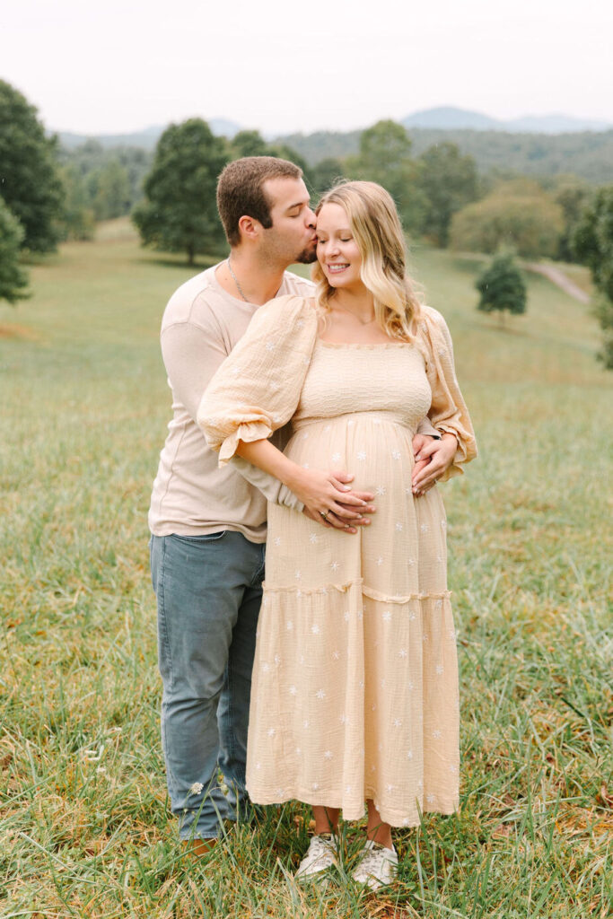 Maternity Photos at the Biltmore Estate in Asheville, North Carolina with Rachel Marie Photography