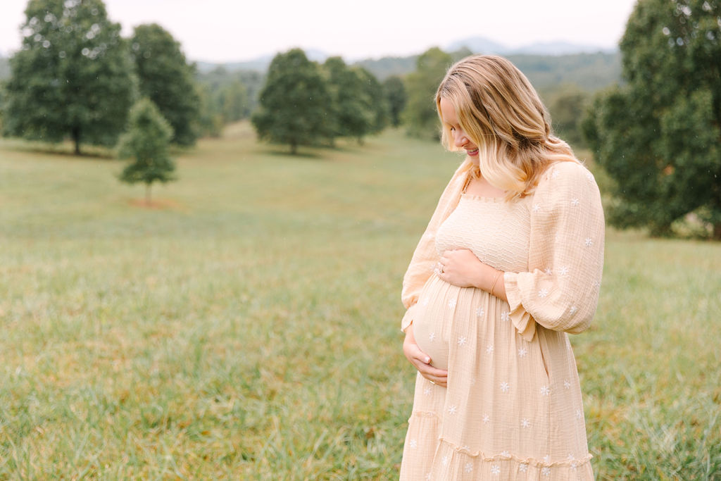 Maternity Photo Session at the Biltmore Estate in Asheville, North Carolina with Rachel Marie Photography