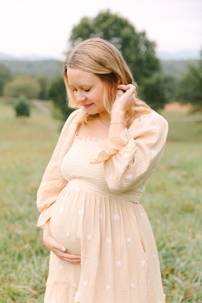 Maternity Photo Session at the Biltmore Estate in Asheville, NC with family photographer Rachel Marie Photography