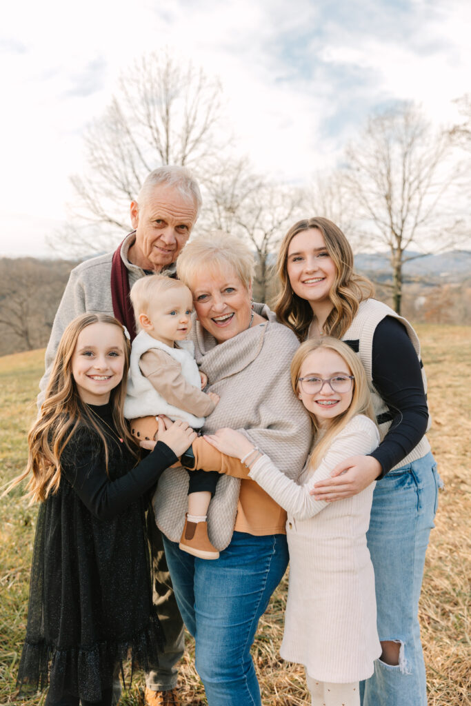 Extended family photo session at the Biltmore Estate House in Asheville, NC by family photographer Rachel Marie Photography